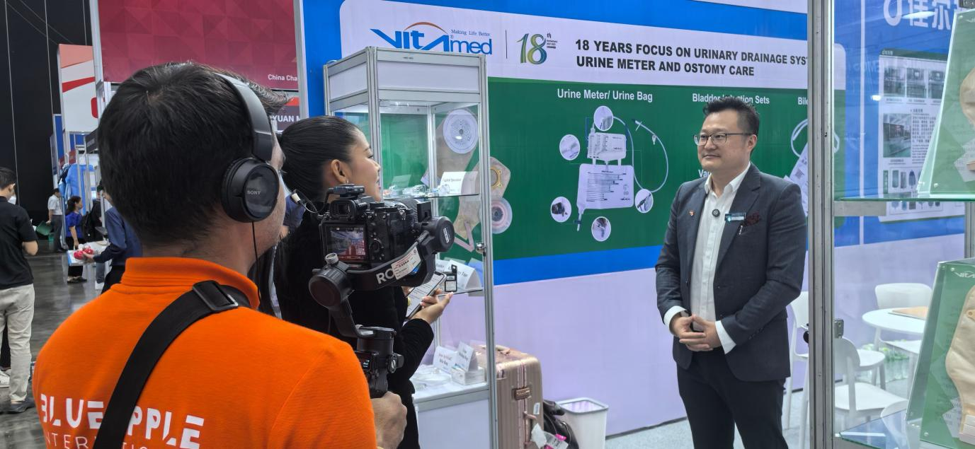 巍太医疗 2025 年泰国医疗器械展获当地电视台和德国Messe Dusseldorf Group 主办方联合采访